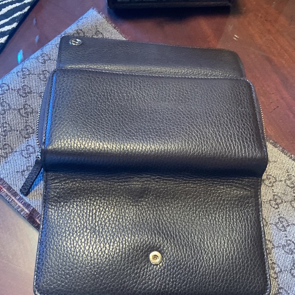 Genuine GUCCI Tri- fold Wallet, chocolate Brown, with two inside section. - Picture 13 of 16